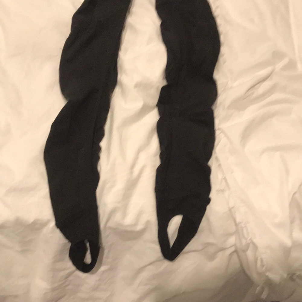 leggings with foot loop and leg scrunch